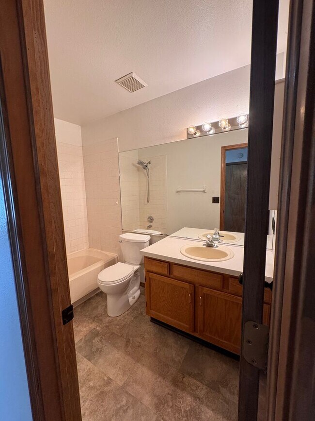Building Photo - 4 Bed 4 Bath in Briargate $2695 Pet Friendly