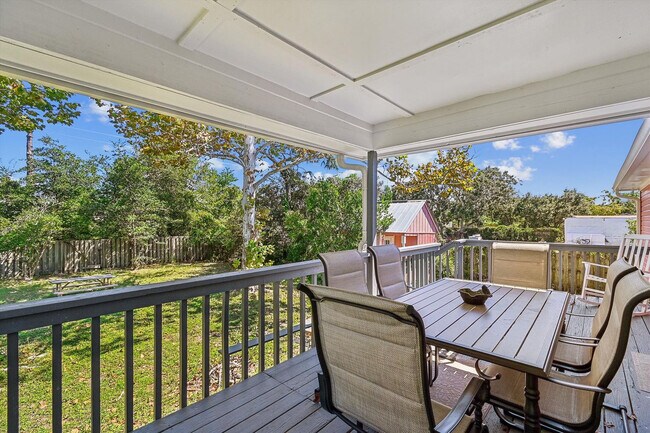 Building Photo - 2340 Grand Oaks Ln