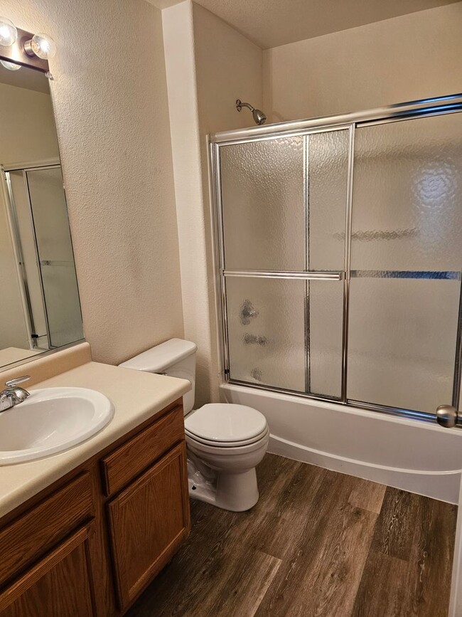 Building Photo - Amazing price amazing location 2 bdrm Cond...