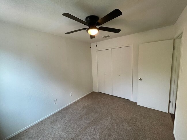 Building Photo - 3 bedroom 2 bath home located in Great Nor...