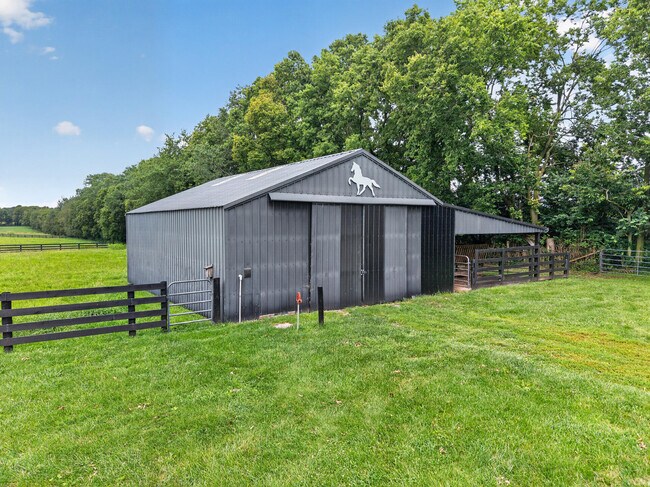 Building Photo - 133 Foxtail Dr