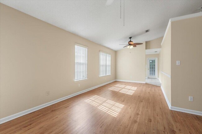 Building Photo - 135 Ivernia Loop