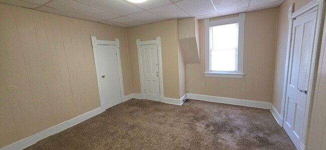 Building Photo - Cozy home with central heat & air for $650!