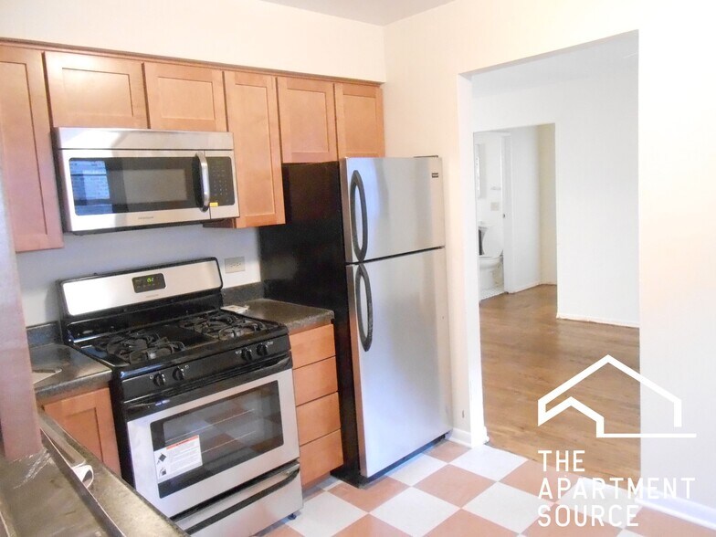 Building Photo - 1644 W Sherwin Ave