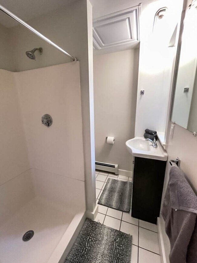 Building Photo - Wooster Sq 2-Bedroom with W/D & Parking