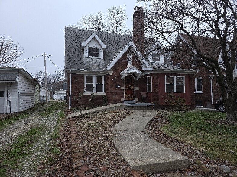 Primary Photo - 727 S Rotherwood Ave