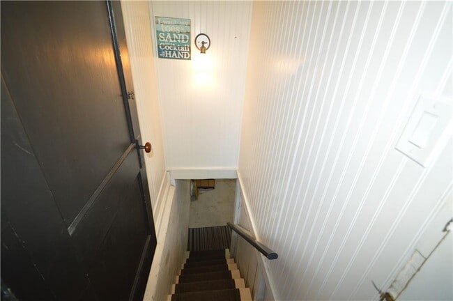 Building Photo - 108 Ormerod Ave
