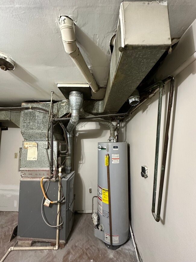 Building Photo - 4927 W Southern Ave