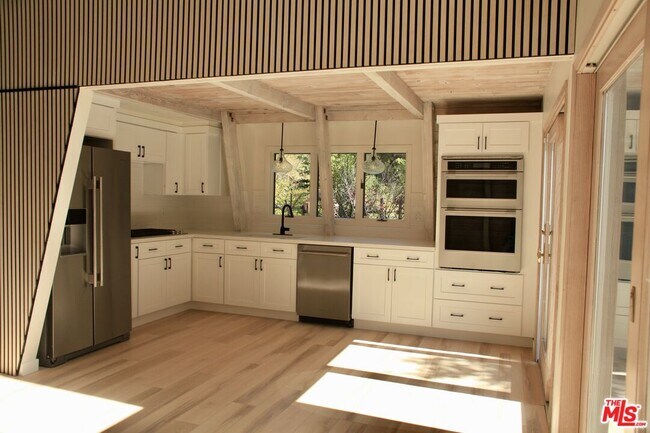 Building Photo - 1578 Topanga Skyline Dr