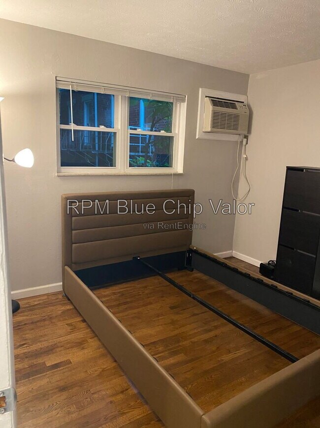 Building Photo - 2118 Kemper Ln