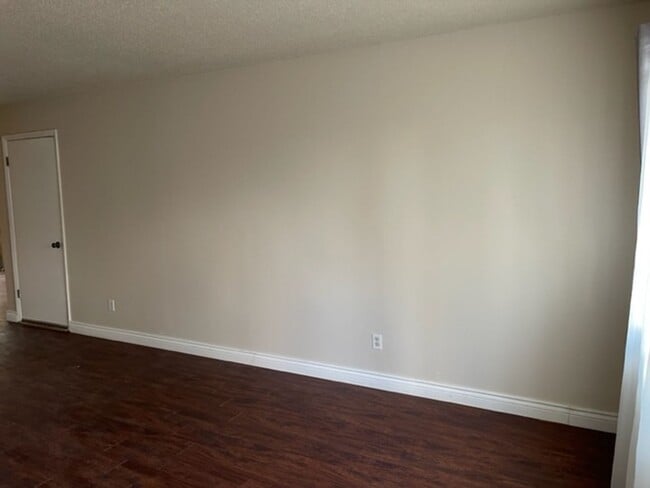 Building Photo - Redlands 3 bed 1.5 bath with yard