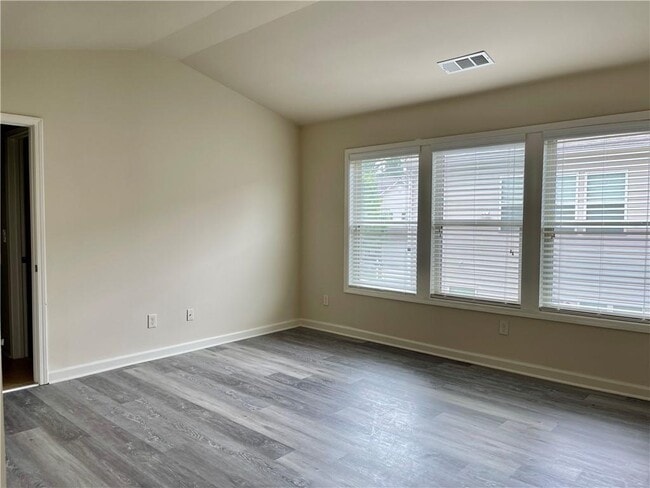Building Photo - 2660 Maple Leaf Terrace