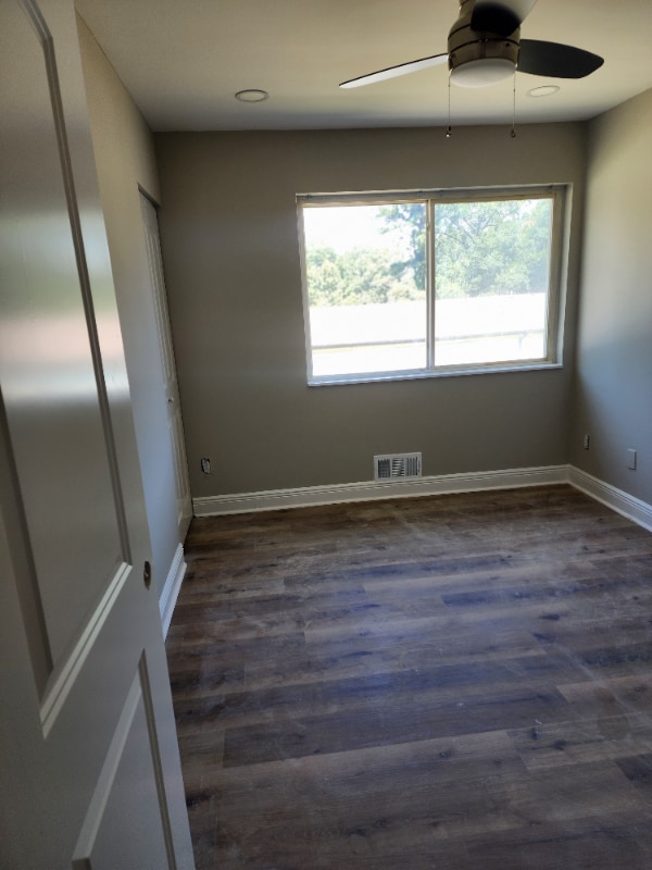 Building Photo - 390 W Lake Ave NW