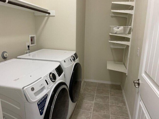 Building Photo - 160 Painted Desert Ln