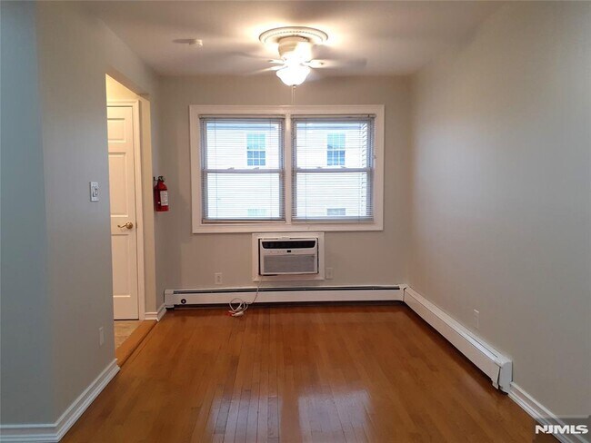 Building Photo - 116 71st St