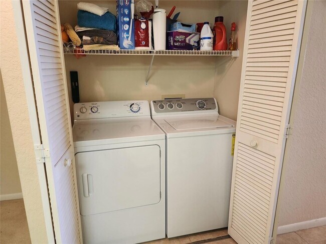 Building Photo - 6105 Bahia Del Mar Cir N