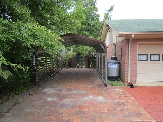 Building Photo - 615 Galloway Dr