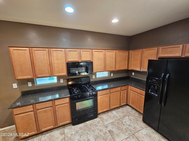 Building Photo - 6652 W Fishermans Dr