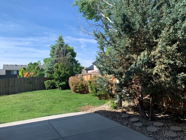 Building Photo - Gorgeous 5 Bedroom 3.5 Bath House with 3 c...