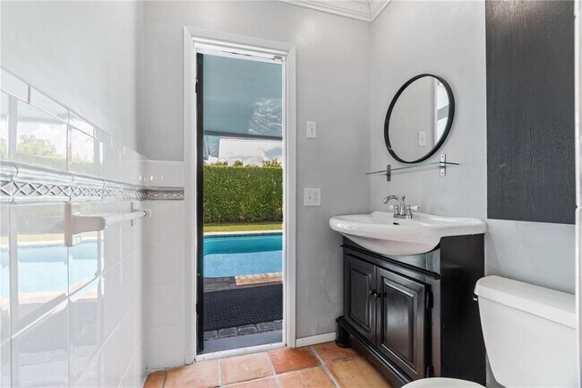 Building Photo - 5807 NE 21st Ave