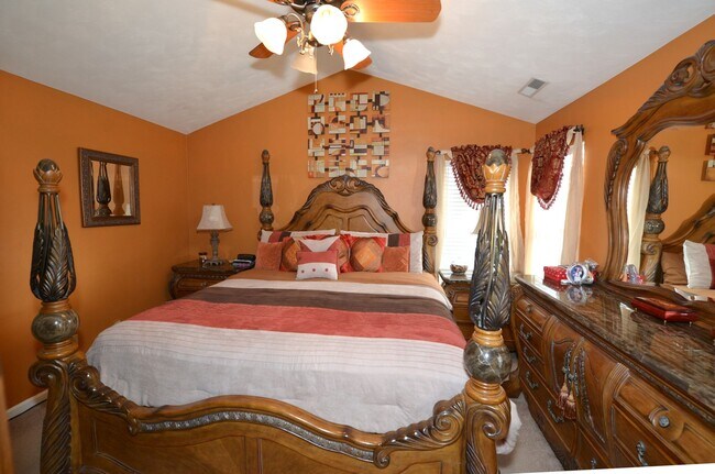 Building Photo - Quiet Cul-de -sac