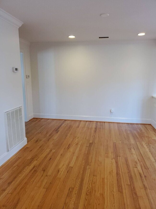 Building Photo - Spacious home in the Augusta Road Community - Lawn care included!