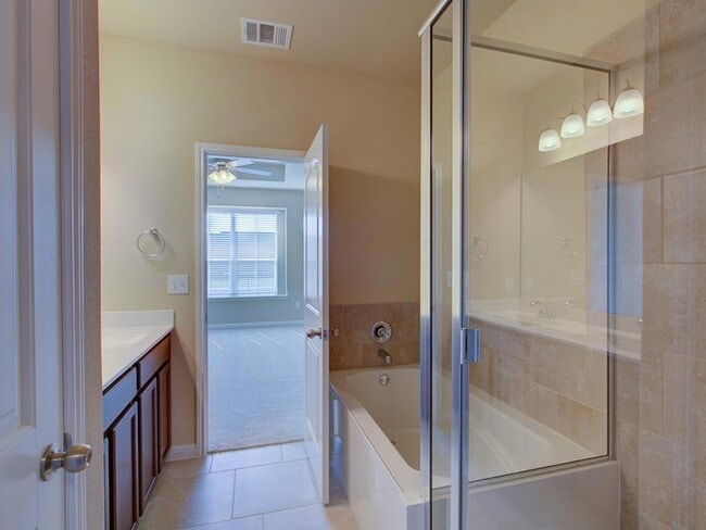 Building Photo - 421 Epiphany Ln