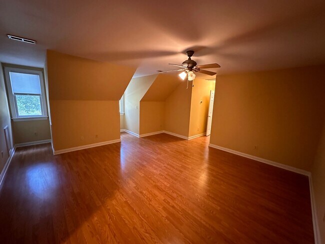 Building Photo - **West Durham 5bd / 3.5ba Oasis**