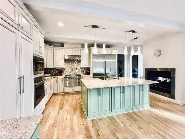 Building Photo - 3232 Brookview Rd