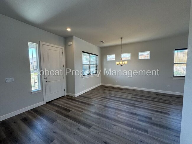 Building Photo - 925 Cranfield Ct