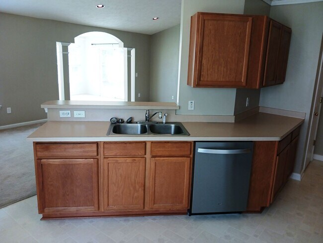 Building Photo - $1,995 - Pet Friendly, 3 Bedroom, 2 Bath H...