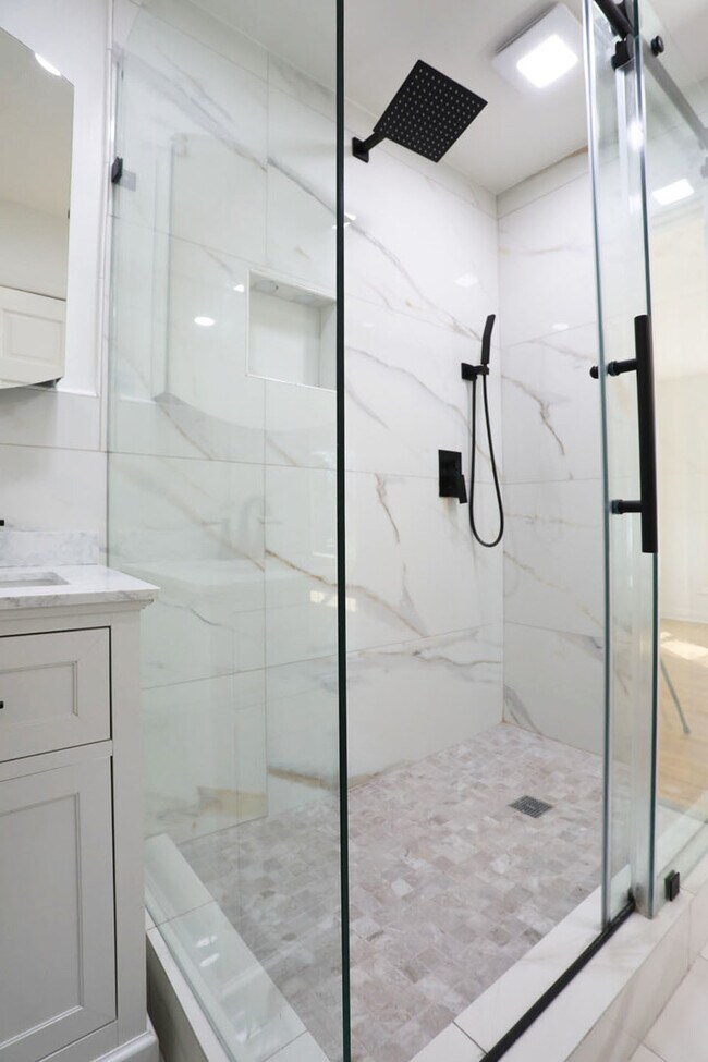 Building Photo - 409 Lexington Dr