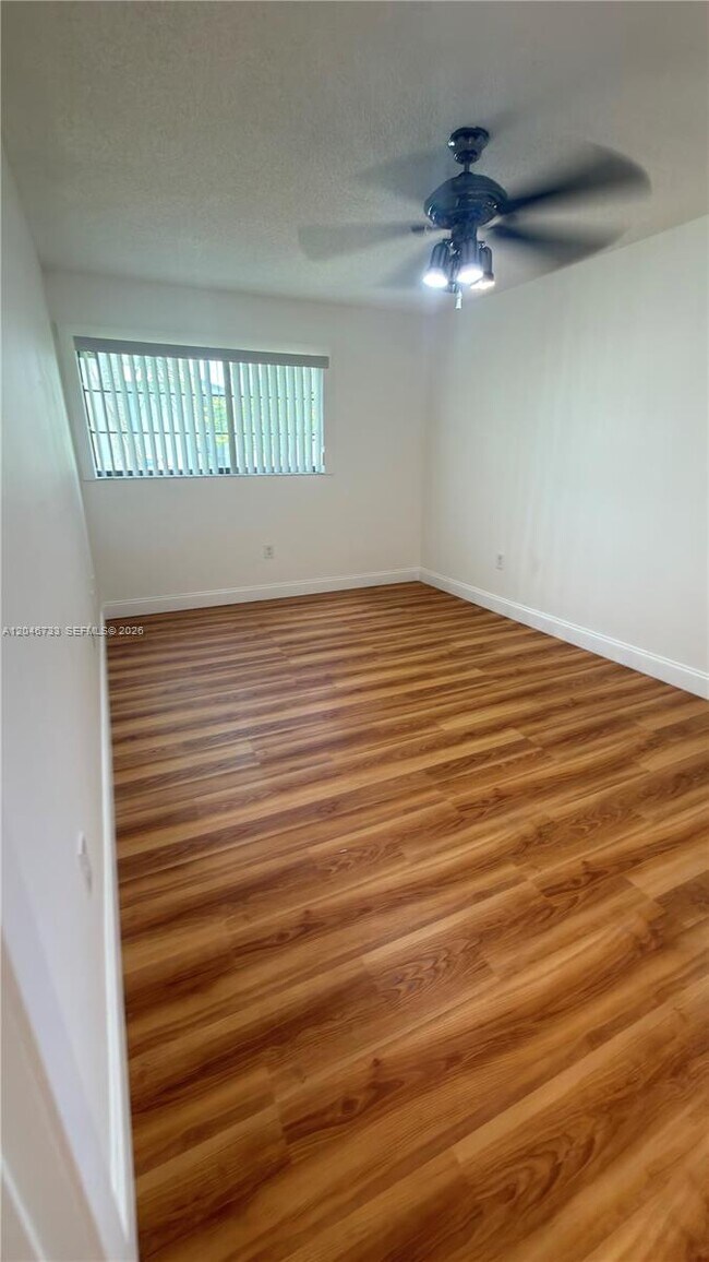 Building Photo - 469 NE 207th Ln