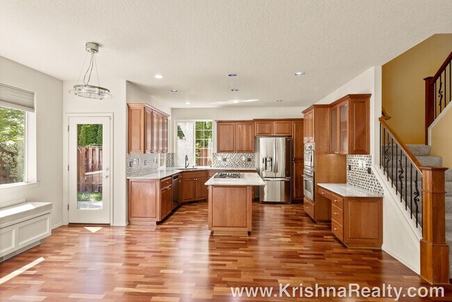 Building Photo - Beautiful 3 Bedroom | 2.5 Bathroom Single Family Home | 1 large bonus room | Located In Quiet Cas...