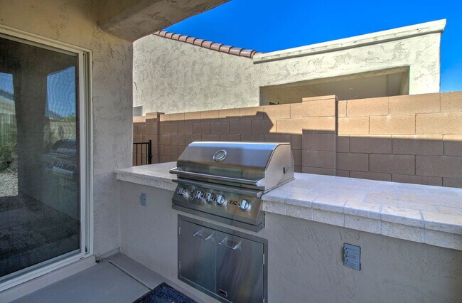 Building Photo - 6570 W Sonoma Way