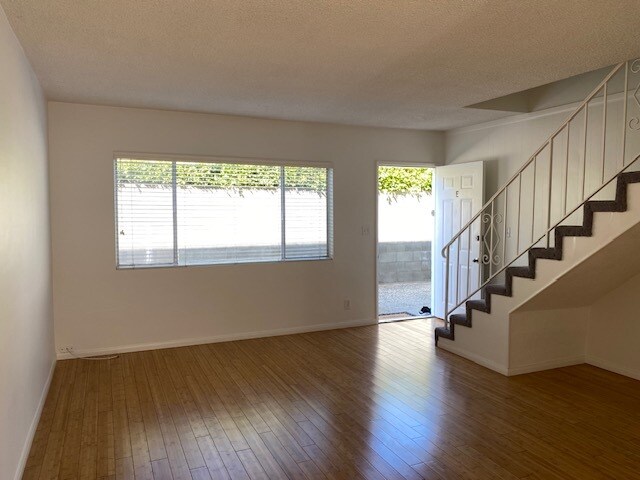 Living Room - 1511 Yale St