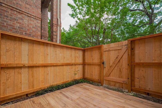 Building Photo - 4160 Greystone Way