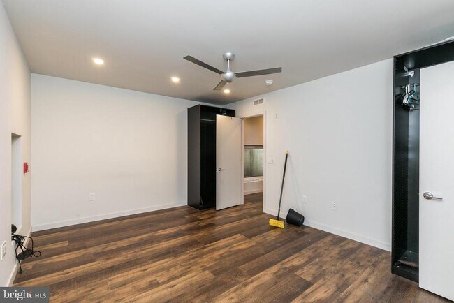 Building Photo - 2328 Memphis St