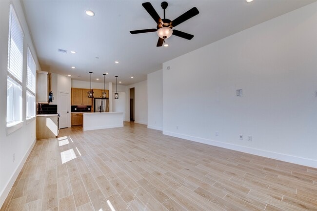 Building Photo - 156 Sea Foam Ct