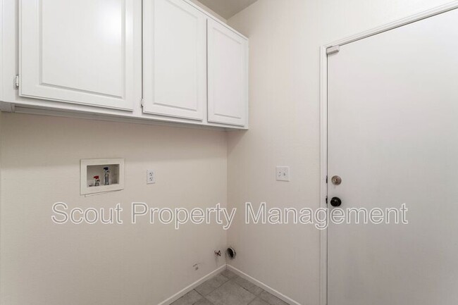 Building Photo - 37775 Amber Ln