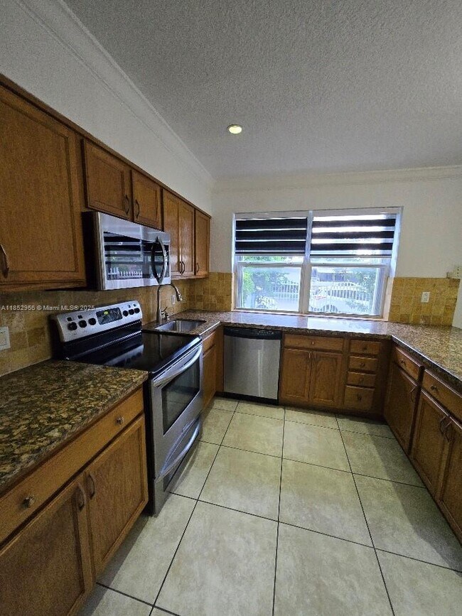 Building Photo - 1701 N Treasure Dr