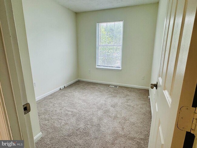 Building Photo - 11 Offspring Ct