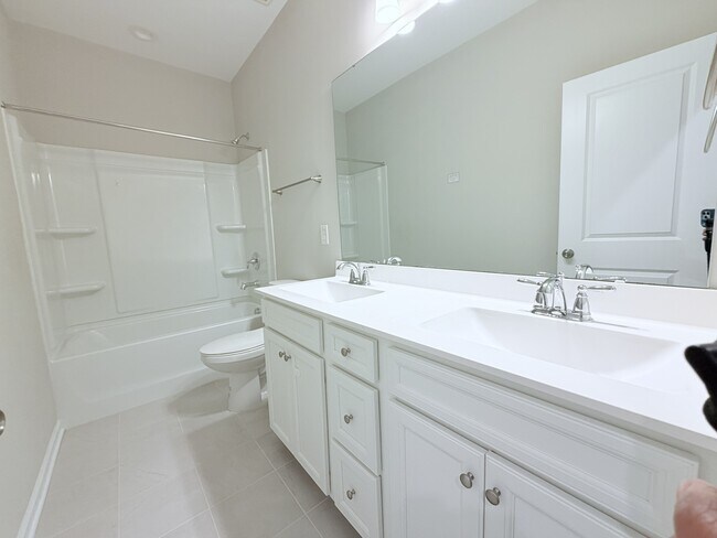 Building Photo - 939 Haybeck Ln