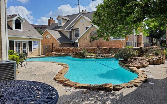 Building Photo - 2300 Old Spanish Trail