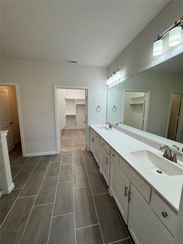 Building Photo - 633 Somerset Dr