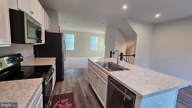 Building Photo - 2055 Rivers Dr