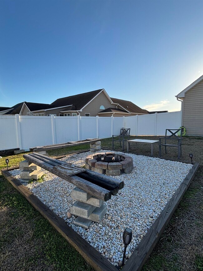 Building Photo - 343 Camrose Wy