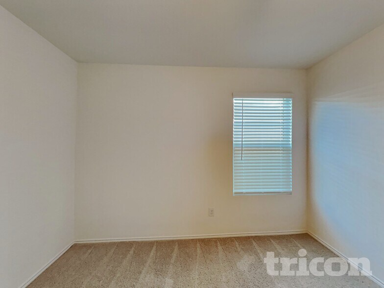 Building Photo - 617 Dashwood Dr