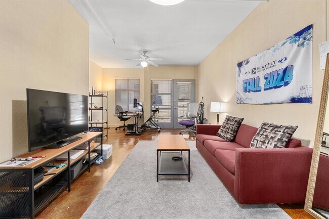 Building Photo - 711 W 26th St