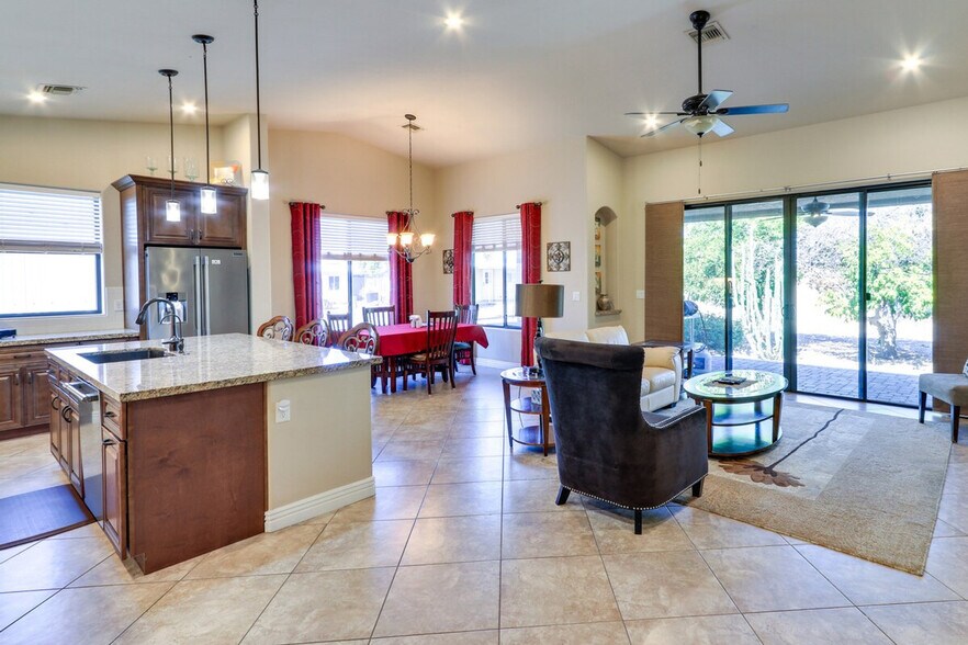 Building Photo - 2514 N Snead Dr